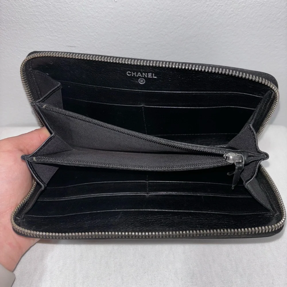 Beautiful Chanel long wallet w/full inclusion (dust, box, and authenticity card)